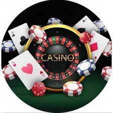 Studio dealer langsung lanaya88 dengan meja blackjack, roulette, dan baccarat multi-kamera